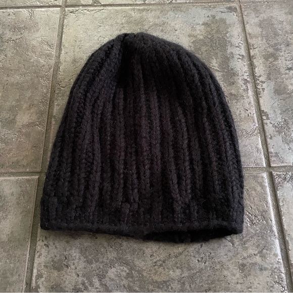 United Colors Of Benetton Black Beanie Hat . Stylish . New - Picture 2 of 2